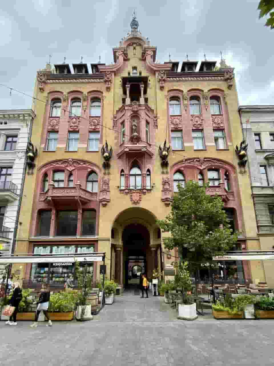 Tenement house under Gutenberg