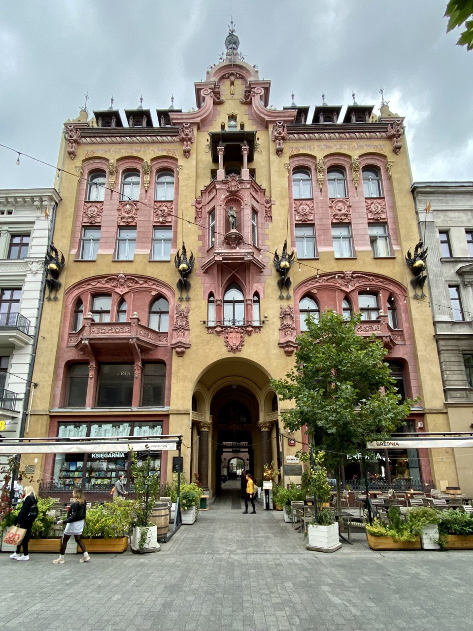 Tenement house under Gutenberg