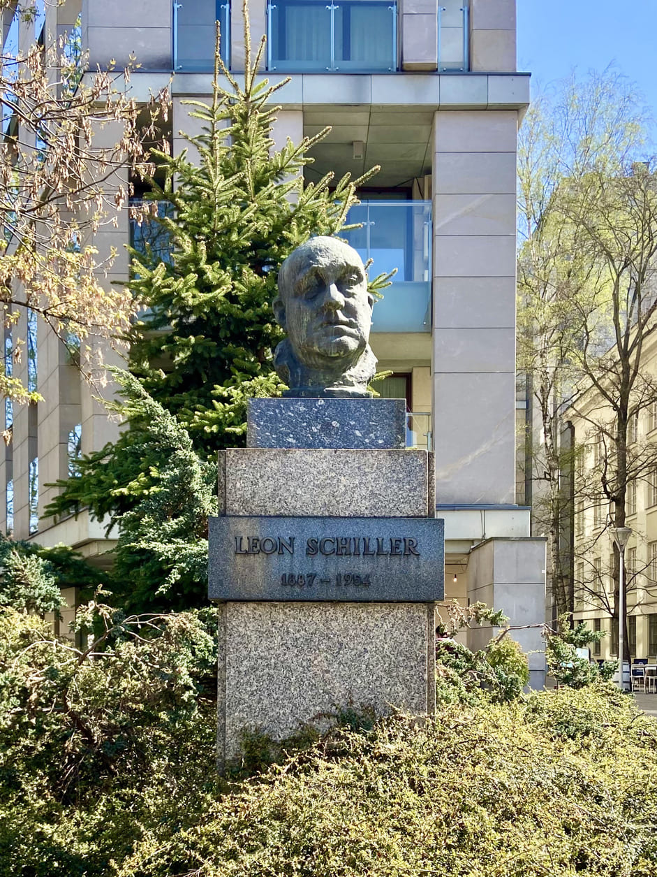 Leon Schiller Monument