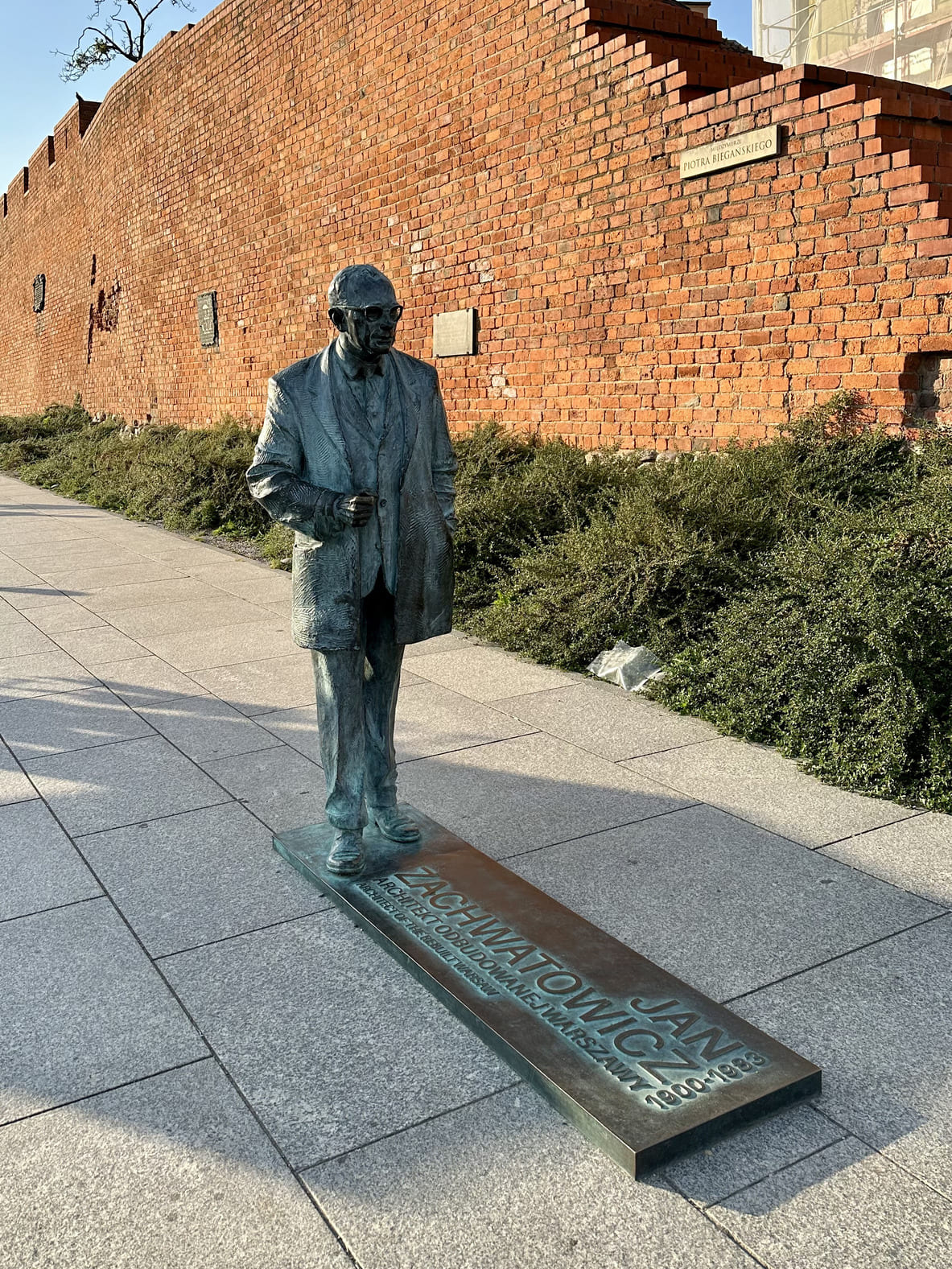 Jan Zachwatowicz Monument